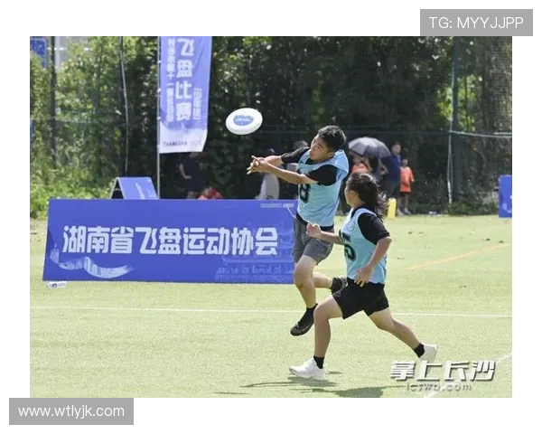 南京飞盘队与上海飞盘队赛后复盘分析灵活性表现与战术调整