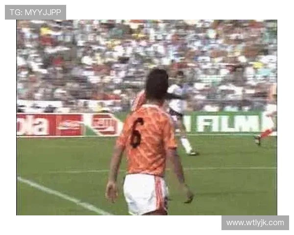 乔治贝斯特与克鲁伊夫的足球传奇对决与风格碰撞分析