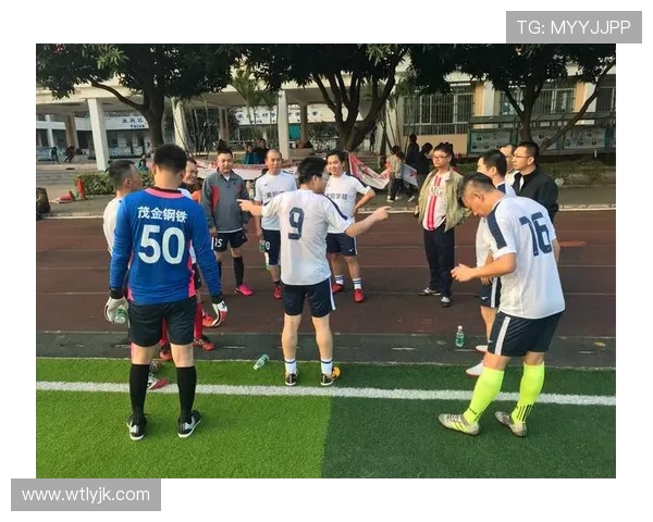 亚特联与西雅图的激烈对决揭示了足球战术的魅力与团队合作的重要性