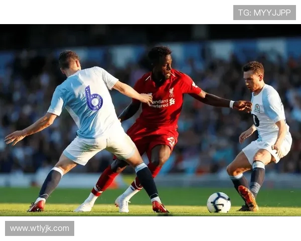 伯明翰主场迎战女王公园巡游者球队争夺英冠积分榜关键战役