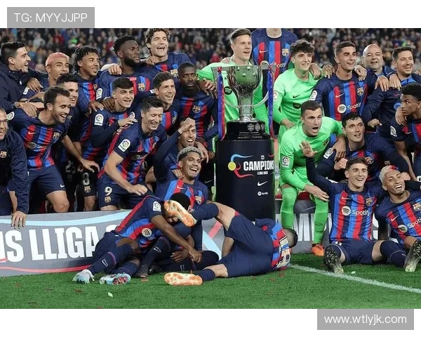 巴塞罗那与皇家马德里元老球队对抗赛精彩回顾与球员风采展示