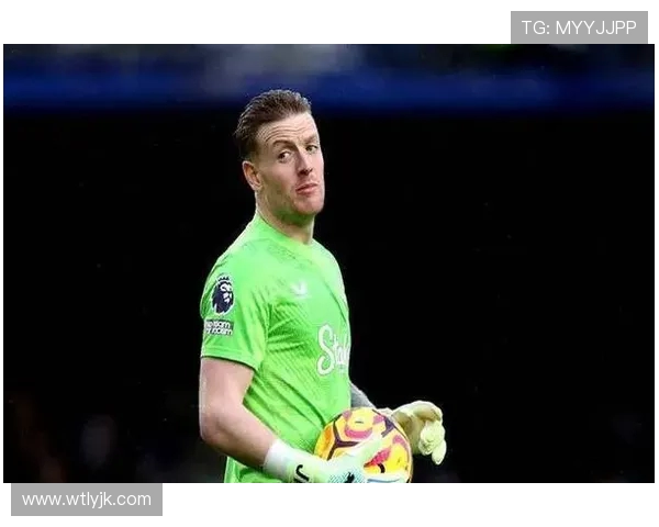 曼联与埃弗顿激战正酣赛果揭晓引发球迷热议 曼联与埃弗顿激战正酣赛果揭晓引发球迷热议